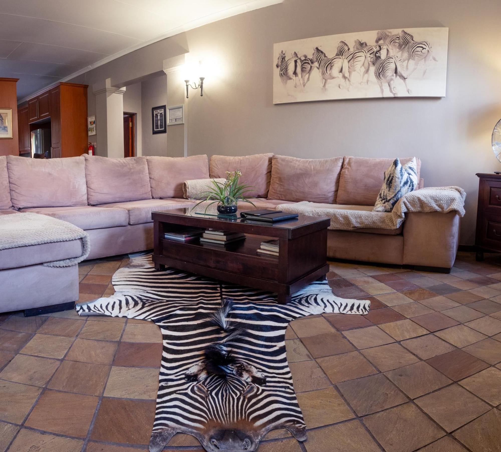 Tuareg Guest House มิดแรนด์ ภายนอก รูปภาพ